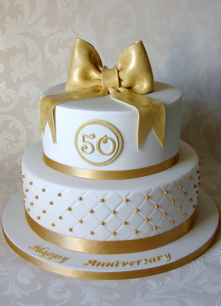 50th anniversary cakes especially for your grandparents’ wedding anniversaries are always antique with white and gold colors