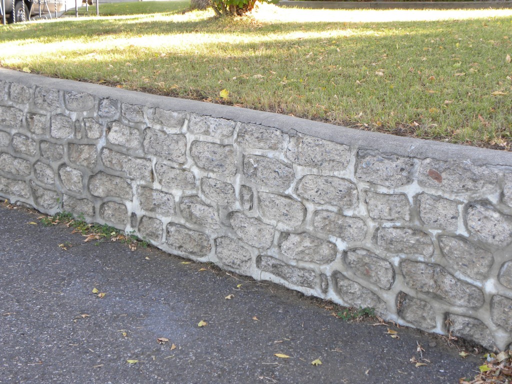 Cinder Block Retaining Wall Design Foundation | WHomeStudio.com