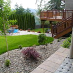 : backyard landscaping ideas with flagstone