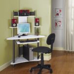 : modern desks for small spaces