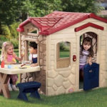 : small kids outdoor playhouse