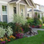 : trend 2016 and 2017 for front yard landscaping