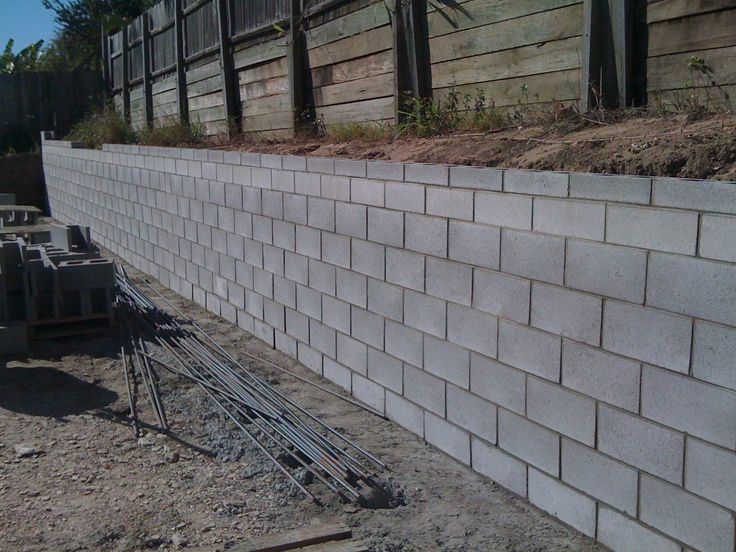 Cinder Block Retaining Wall Design Foundation | WHomeStudio.com
